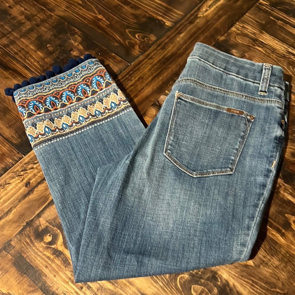 Size 0.5 (6-7) women’s Chicos so slimming girlfriend crop jeans